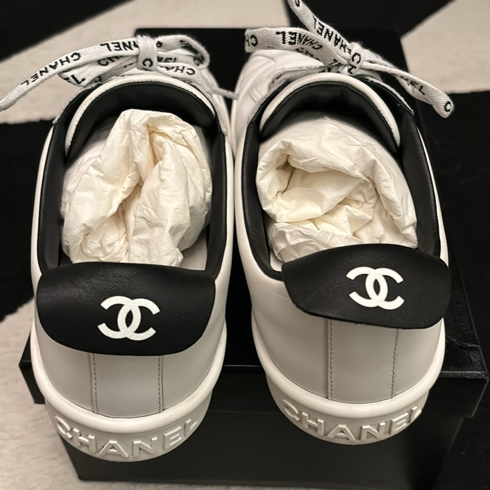 CHANEL White Calfskin CC Womens Sneakers Size 42 - Picture 6 of 7